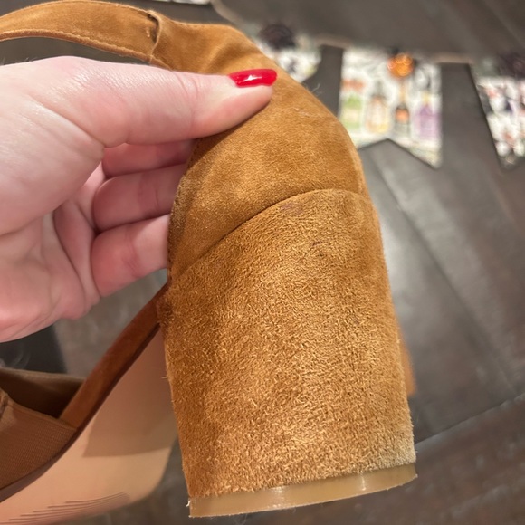 Worn Steve Madden tan short heels. Buckle straps with scuffs. - Picture 3 of 8